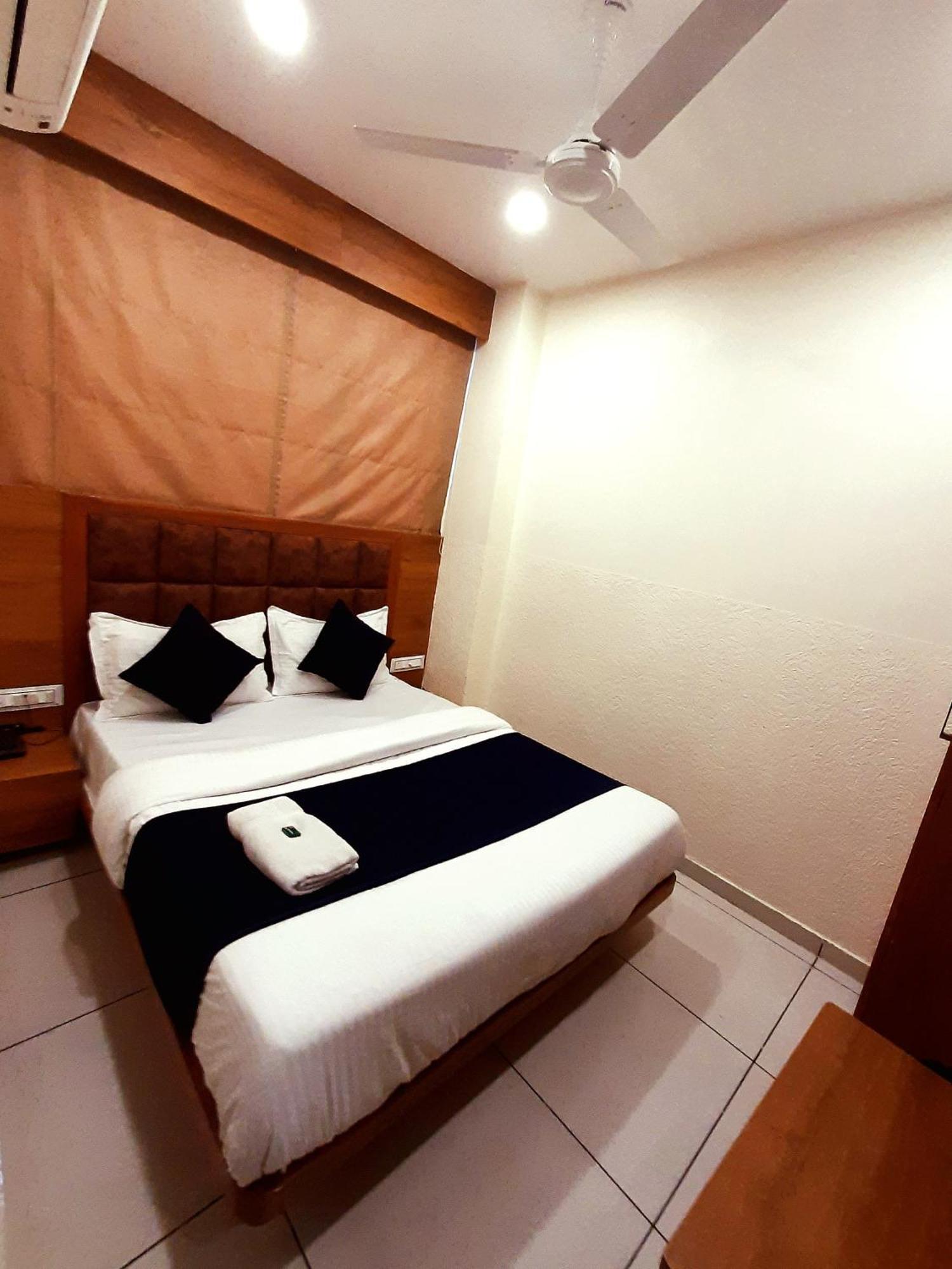 Hotel Suncity Ahmedabad Exterior foto