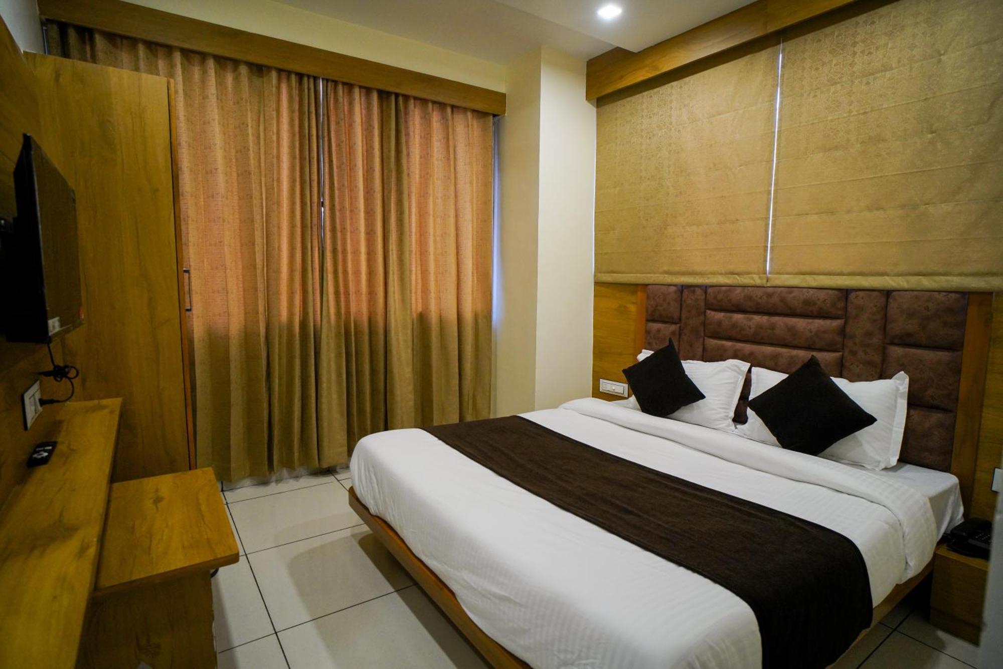Hotel Suncity Ahmedabad Exterior foto